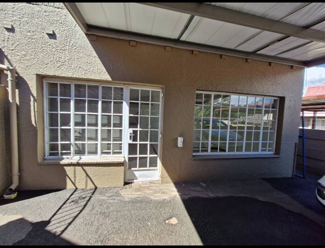 97M² OFFICE TO LET IN PARKDENE
